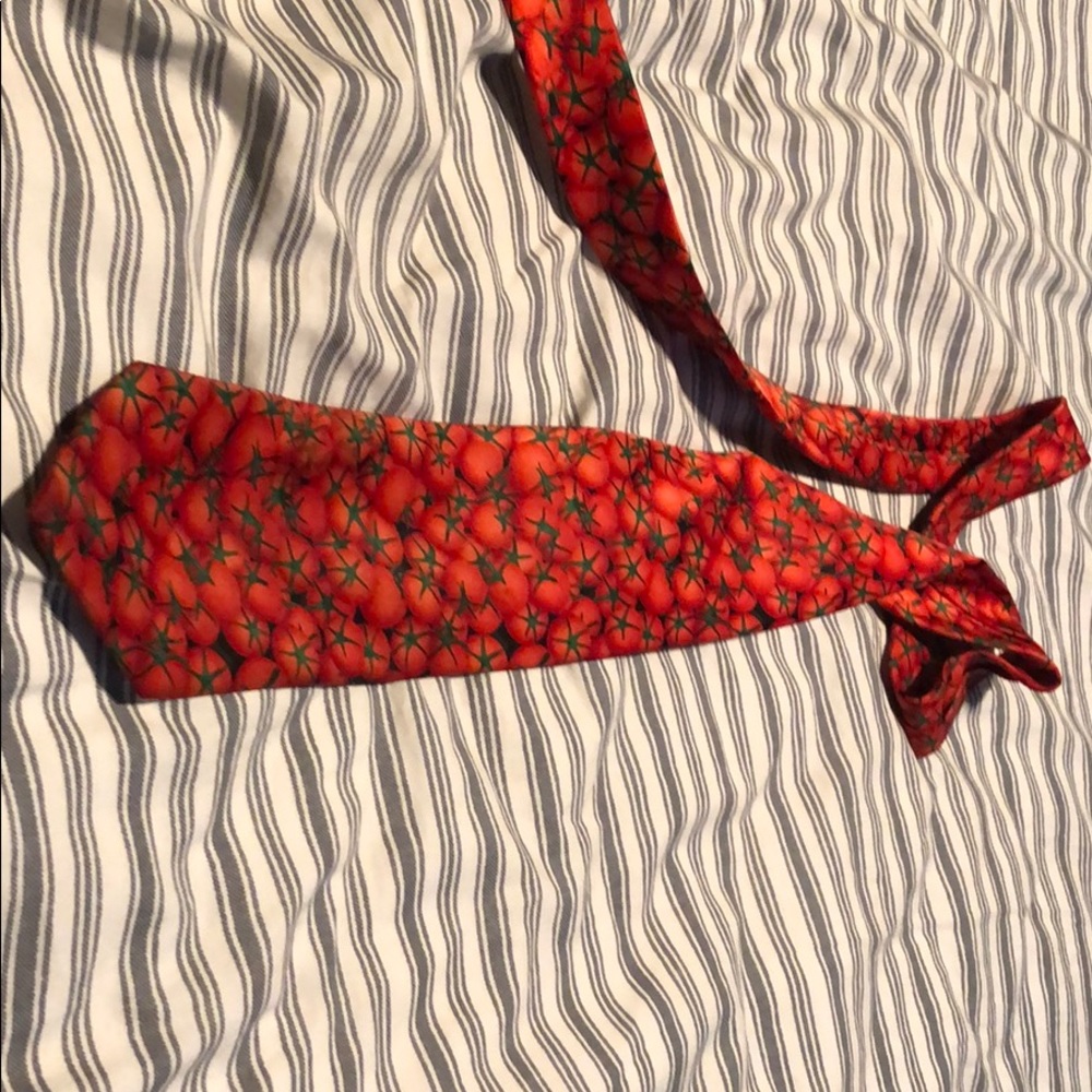 Tomato tie